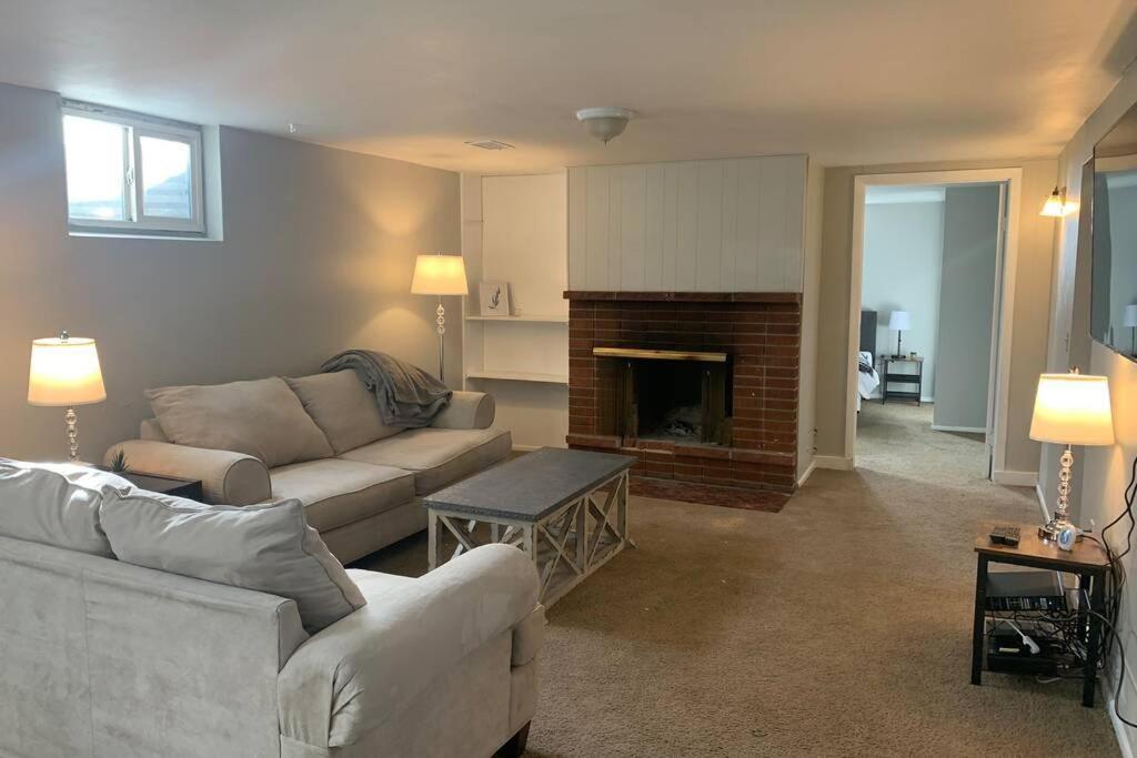 3 King Beds + Bunk Beds On Broadway Villa Littleton Exterior photo