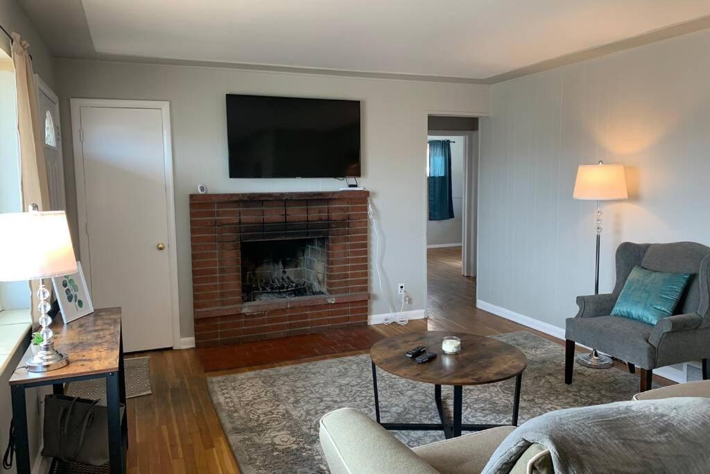 3 King Beds + Bunk Beds On Broadway Villa Littleton Exterior photo